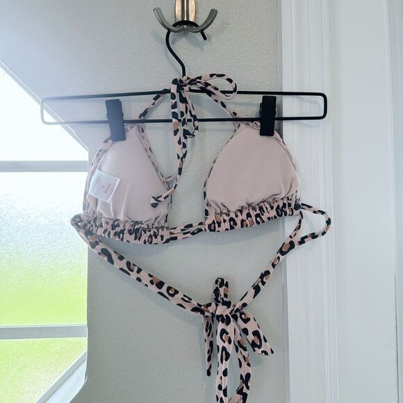 ✨3/$25✨ Target Leopard Bikini Top - Picture 2 of 4